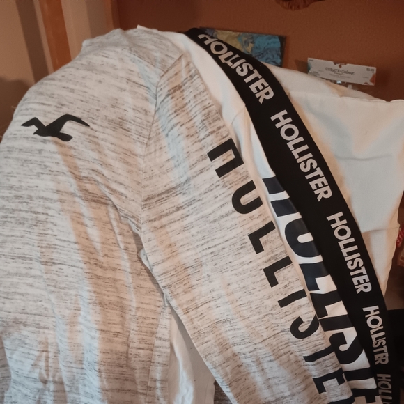 3 Men's Small Long Sleeve Hollister Shirts - Picture 2 of 7